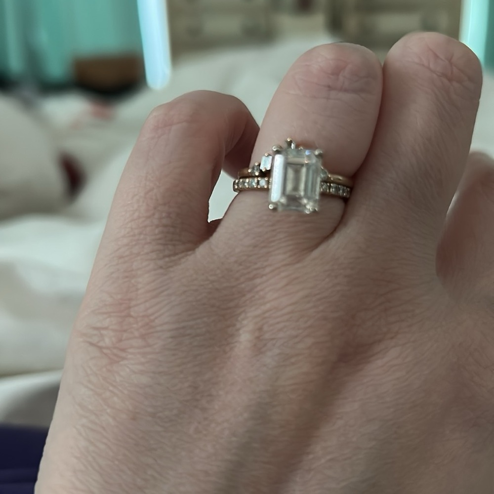 Elegant diamond and Gold Women's Ring